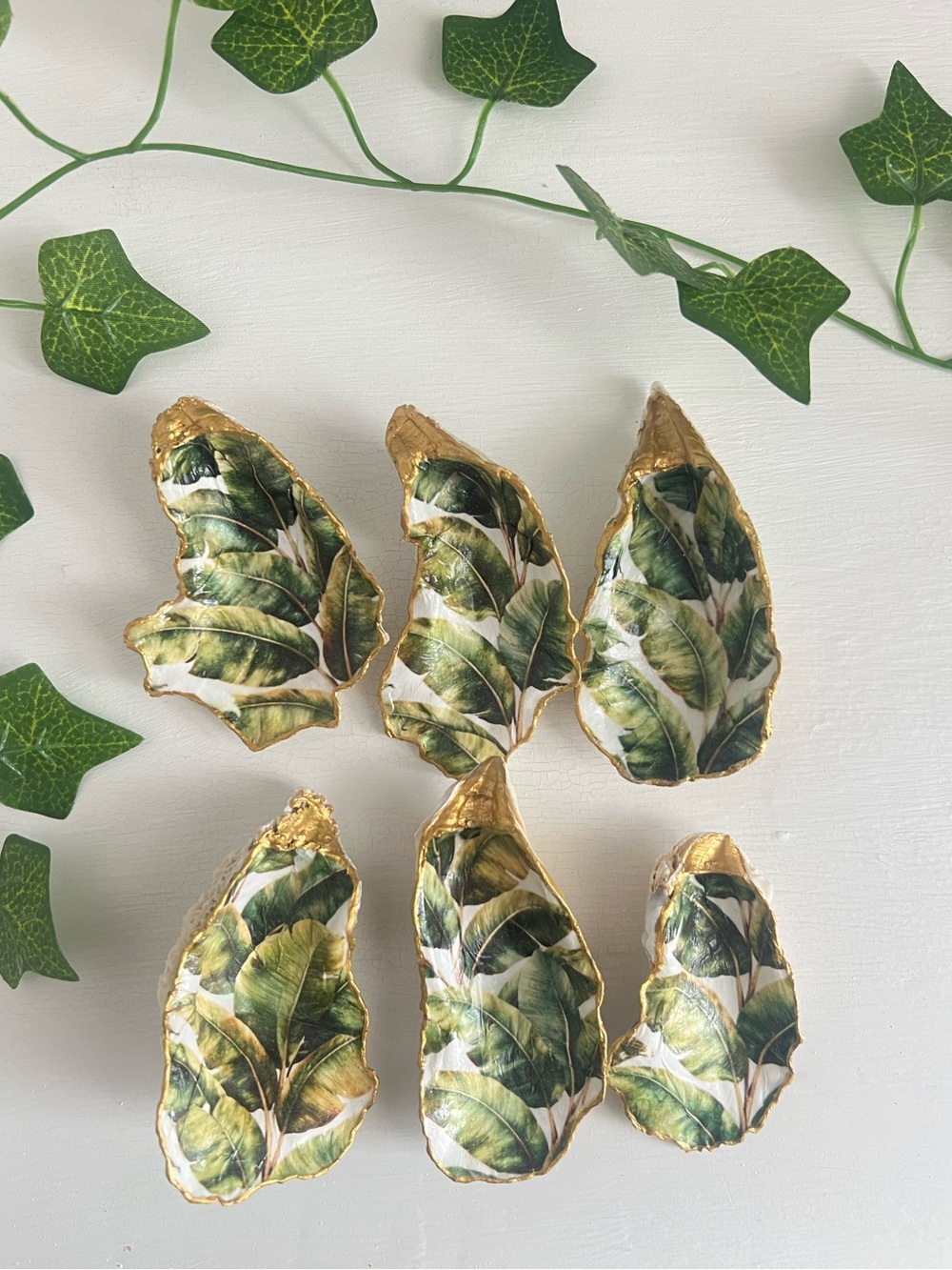 ✨MAKE OFFER✨ Banana Leaves Oyster Shell Trinket Dish Collection